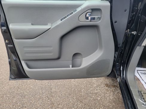 Used 2017 Nissan Frontier SV image 18