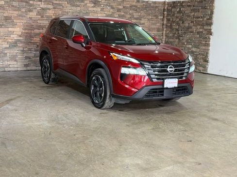 Certified 2025 Nissan Rogue SV AWD/4WD image 3