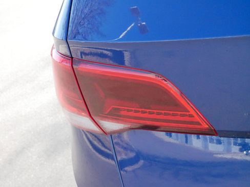 Used 2024 Volkswagen Taos SE w/ Panoramic Sunroof Package image 17