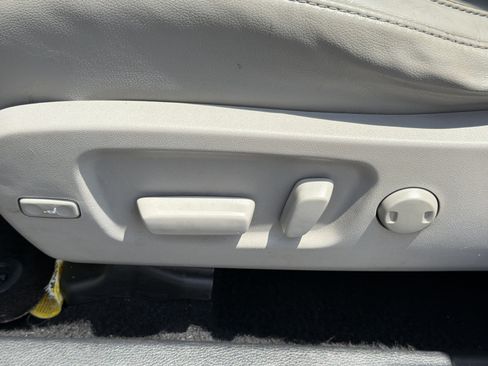 Used 2015 Toyota Highlander XLE FWD image 17