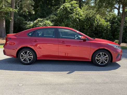 Used 2023 Kia Forte LXS w/ LXS Technology Package FWD image 2