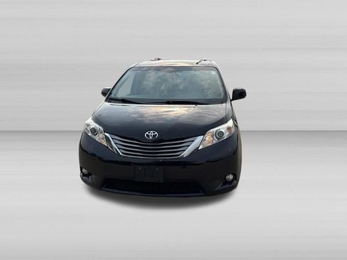 Used 2015 Toyota Sienna XLE w/ XLE Navigation Package FWD image 9