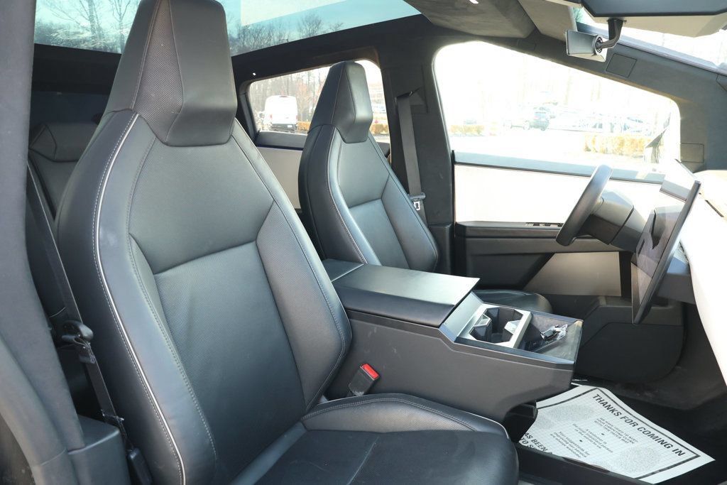 Used 2024 Tesla Cybertruck AWD Crew Cab image 26