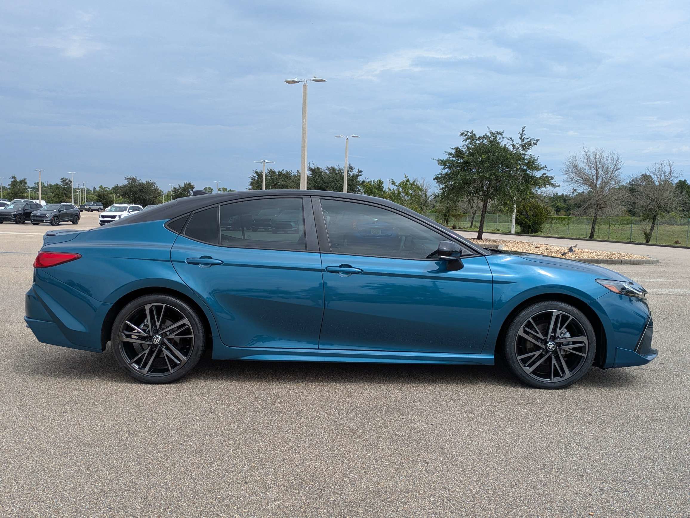 Used 2025 Toyota Camry XSE FWD image 3