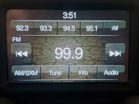 Used 2017 Jeep Renegade Limited w/ Advanced Technology Group image 10