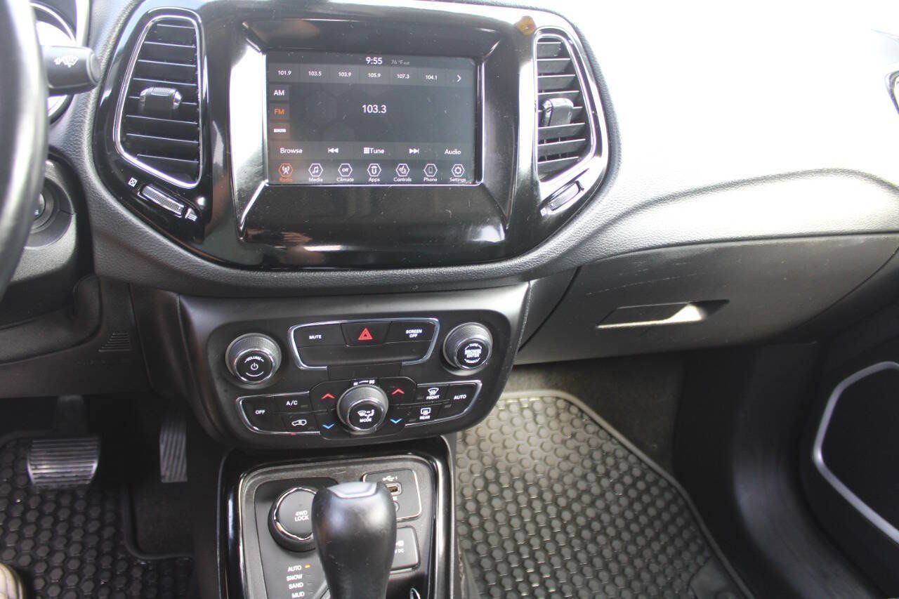 Used 2019 Jeep Compass Latitude AWD/4WD image 17