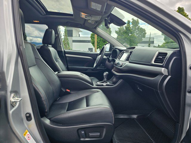 Used 2019 Toyota Highlander XLE AWD/4WD image 10