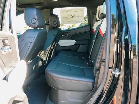 Used 2024 GMC Canyon AT4X w/ AT4X AEV Edition image 18