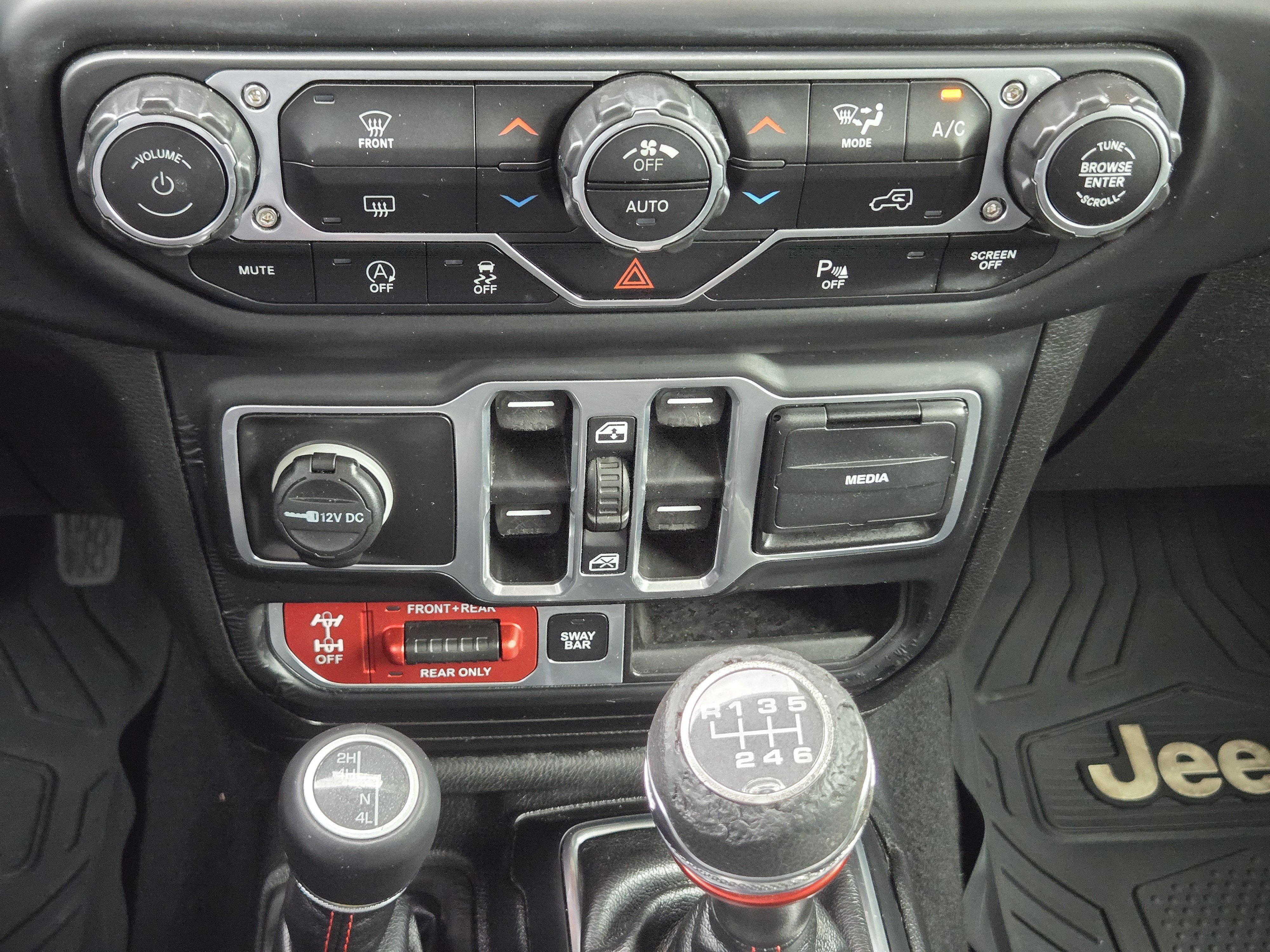 Used 2018 Jeep Wrangler Unlimited Rubicon w/ LED Lighting Group AWD/4WD image 21