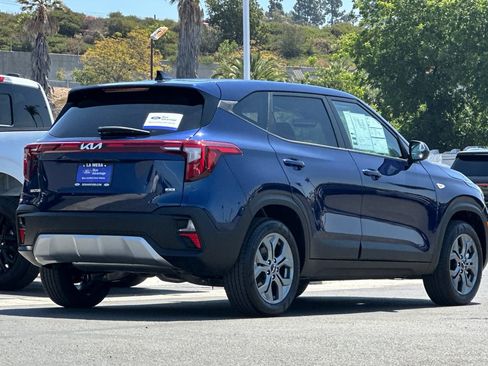Used 2026 Kia Seltos LX AWD/4WD image 3