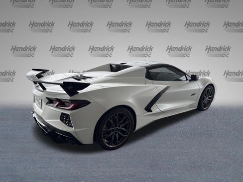 Used 2023 Chevrolet Corvette Stingray Premium Conv w/ Z51 Performance Package RWD image 9