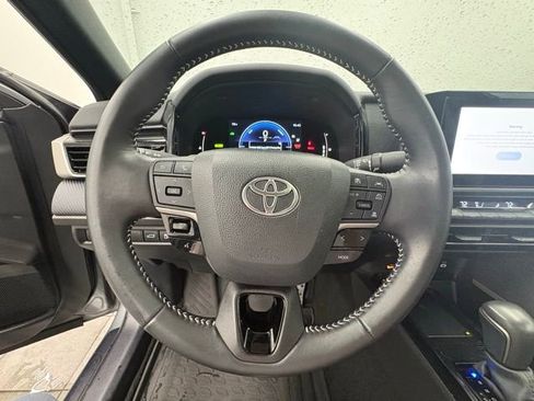 Used 2025 Toyota Camry SE w/ Convenience Package image 14
