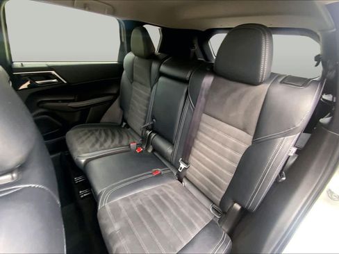 Used 2024 Mitsubishi Outlander SE AWD/4WD image 18