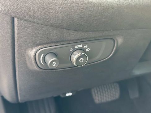 Used 2022 Chevrolet Equinox LT FWD image 25