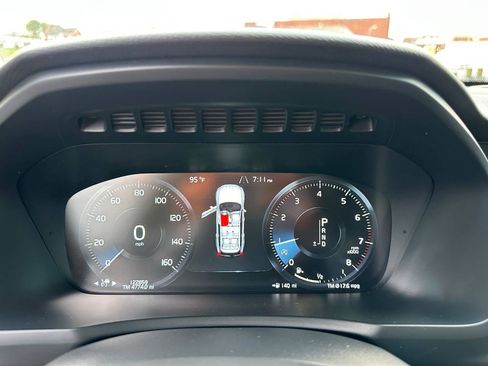 Used 2017 Volvo XC90 T6 Momentum w/ Vision Package AWD/4WD image 47