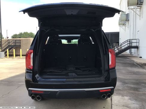 Used 2023 GMC Yukon Denali w/ Advanced Technology Package AWD/4WD image 12