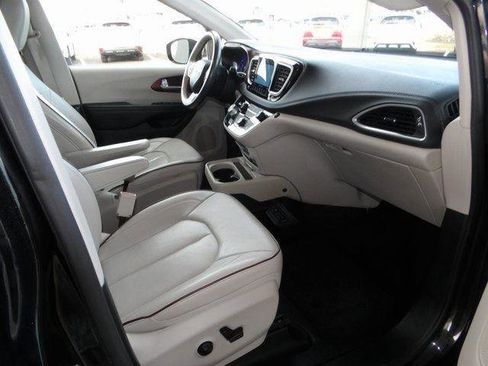 Used 2018 Chrysler Pacifica Limited w/ Tire & Wheel Group image 35