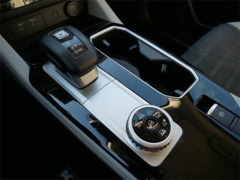 Used 2025 Mitsubishi Outlander SE image 22