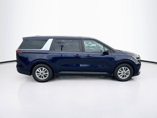 Used 2024 Kia Carnival LX FWD image 4