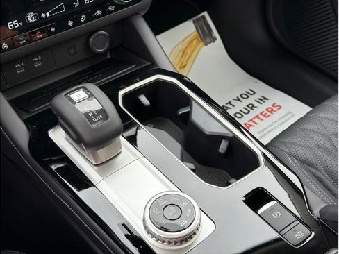 Used 2025 Mitsubishi Outlander SEL image 13