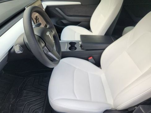 Used 2023 Tesla Model 3 Standard Range image 19