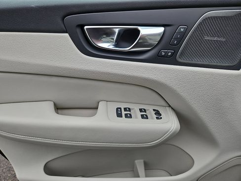 New 2026 Volvo XC60 T8 Ultra w/ Protection Package Premier AWD/4WD image 10