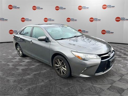 Used 2016 Toyota Camry SE w/ Moonroof Package image 3