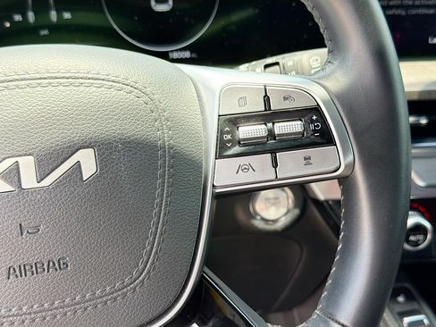 Used 2025 Kia Telluride SX w/ SX Captain's Chair Package FWD image 40