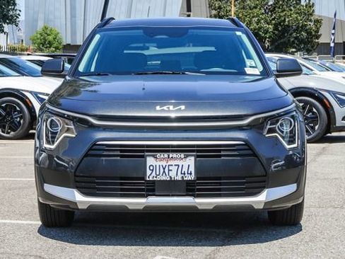 Used 2025 Kia Niro EX FWD image 3