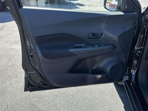 Used 2021 Nissan Kicks S image 5