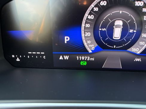 Certified 2024 Volkswagen Tiguan SE R-Line image 17