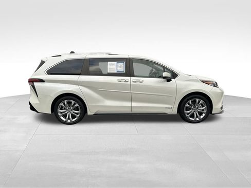 Used 2021 Toyota Sienna Platinum image 8