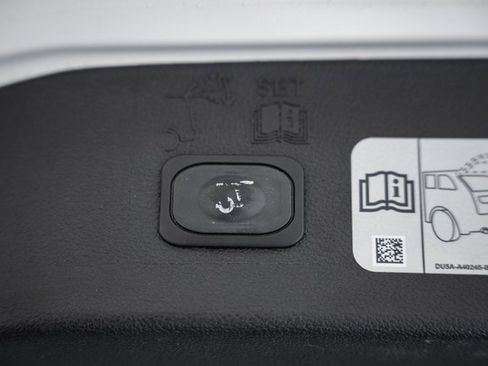 Used 2018 Ford Escape Titanium w/ Ford Safe & Smart Package image 10