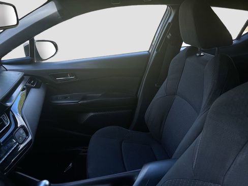 Used 2018 Toyota C-HR XLE image 27