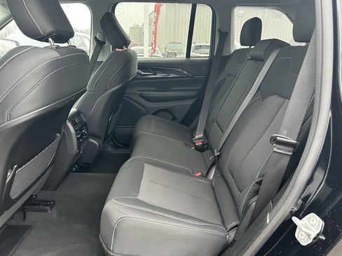 Used 2023 Jeep Grand Cherokee Laredo image 24