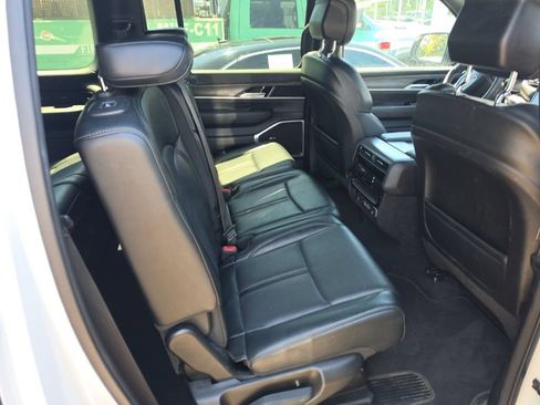 Certified 2024 Jeep Wagoneer L Series II w/ Flexible Seating Group AWD/4WD image 5