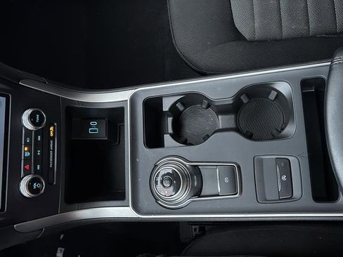 Certified 2024 Ford Edge SE w/ Black Appearance Package image 24