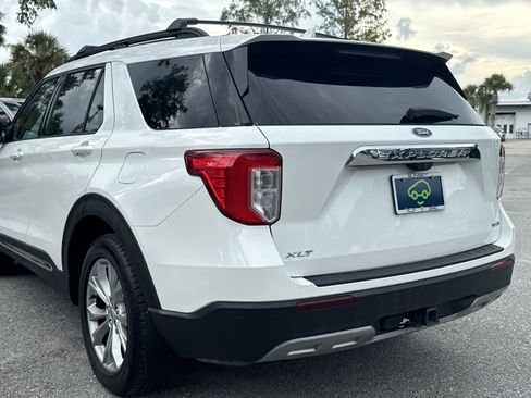Used 2020 Ford Explorer XLT w/ Equipment Group 202A AWD/4WD image 10