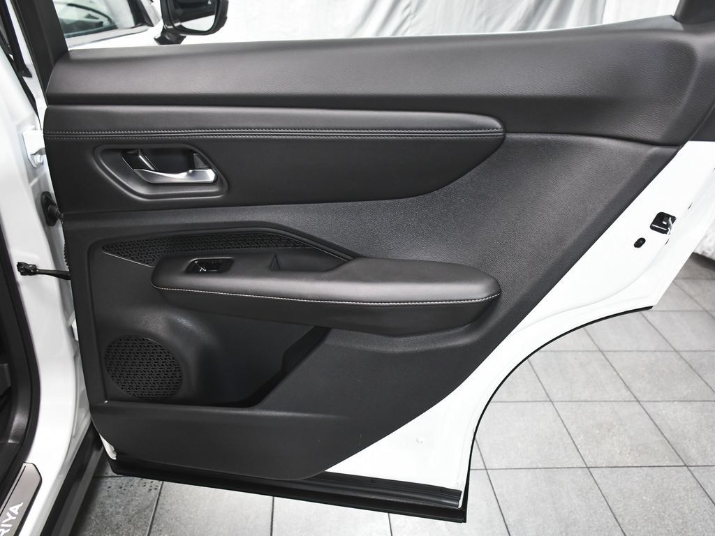 Used 2024 Nissan Ariya AWD image 14
