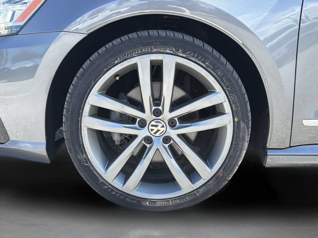 Used 2017 Volkswagen Passat 1.8T R-Line w/ R-Line Lighting Package FWD image 31