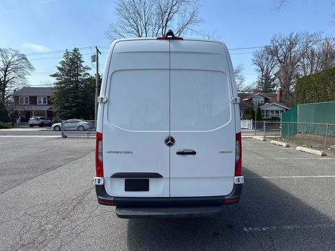 Used 2023 Mercedes-Benz Sprinter 2500 image 6