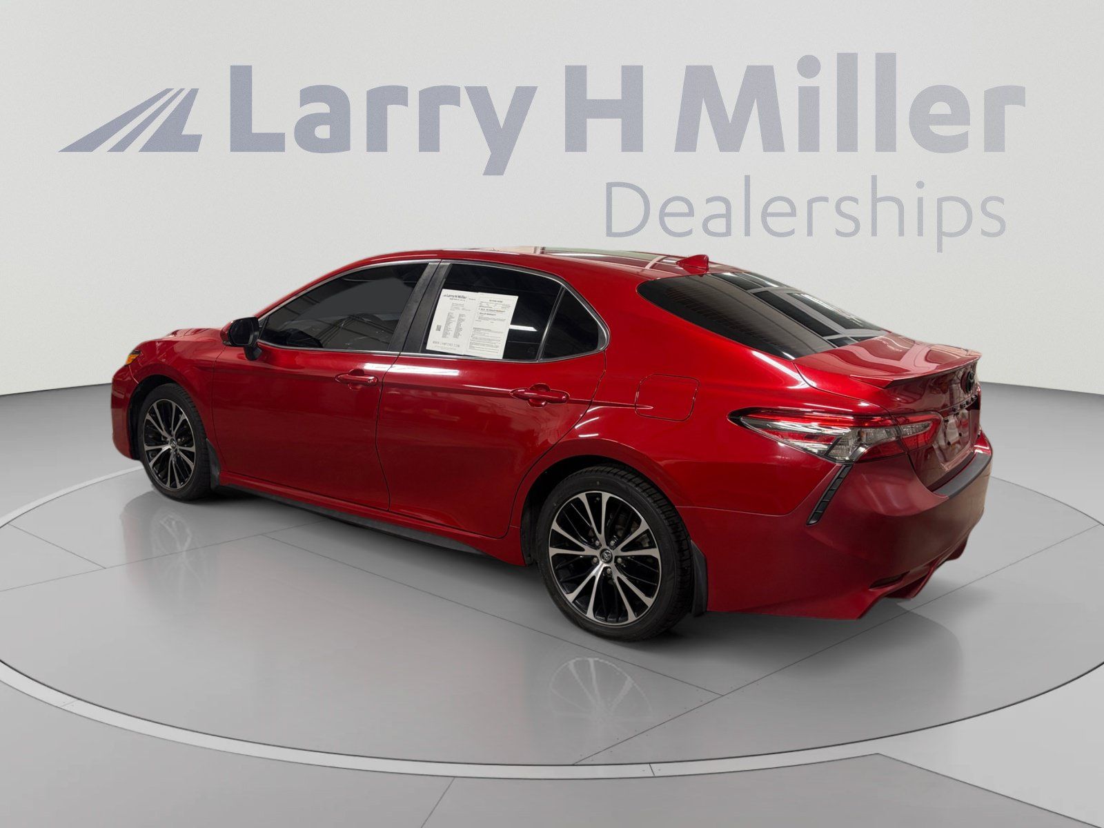 Used 2019 Toyota Camry SE w/ Audio Package FWD image 3