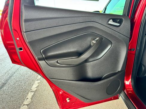 Used 2019 Ford Escape SE FWD image 16
