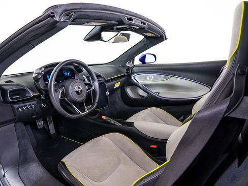New 2025 McLaren Artura Spider RWD image 21