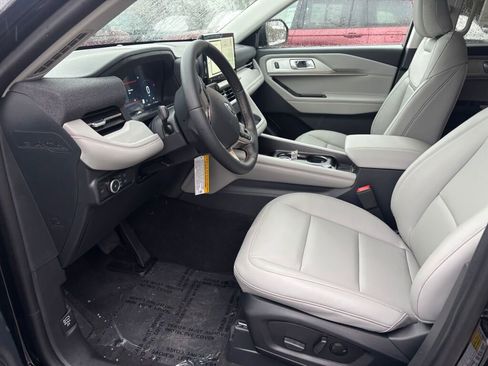 New 2026 Ford Explorer Active w/ Active Comfort Package image 9