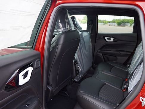 New 2025 Jeep Compass Latitude w/ Sun & Sound Group image 11