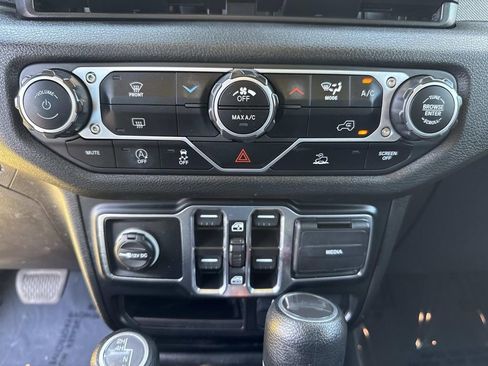 Used 2024 Jeep Wrangler Unlimited Sport AWD/4WD image 28