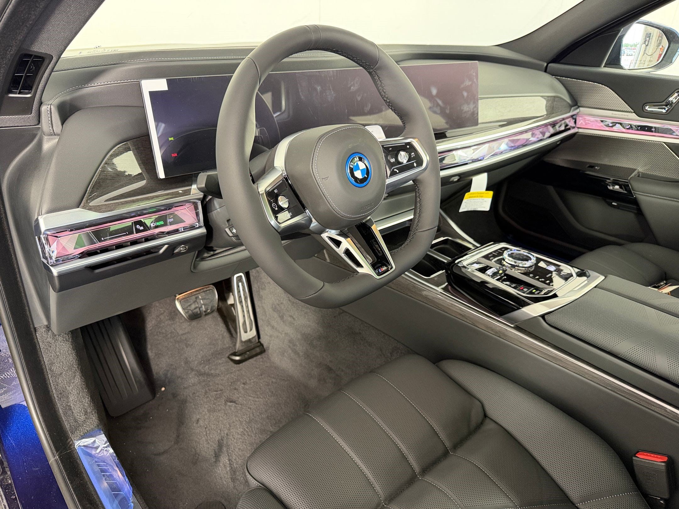 Used 2026 BMW 750e xDrive AWD/4WD image 4