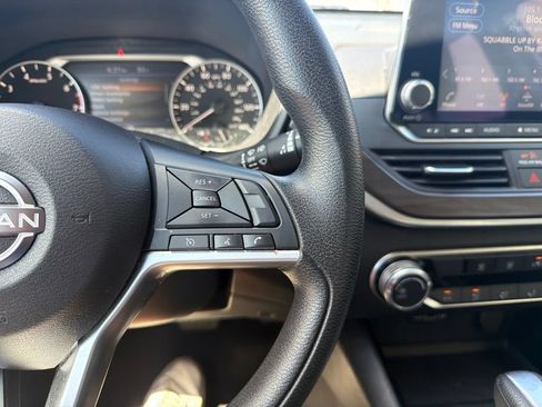 Used 2024 Nissan Altima 2.5 SV FWD image 20