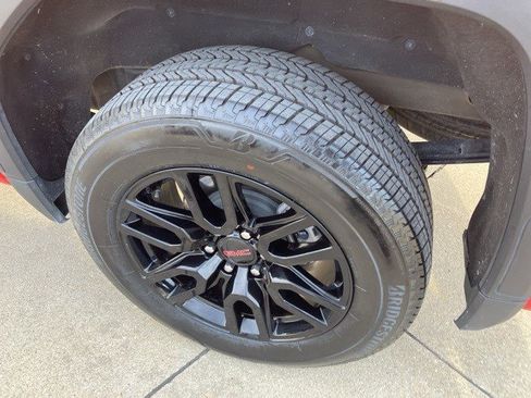 Used 2024 GMC Sierra 1500 Elevation image 25